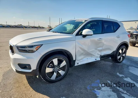 2021 Volvo Xc40 T5 Momentum z USA, uszkodzony, nr VIN YV4162UK0M2447154